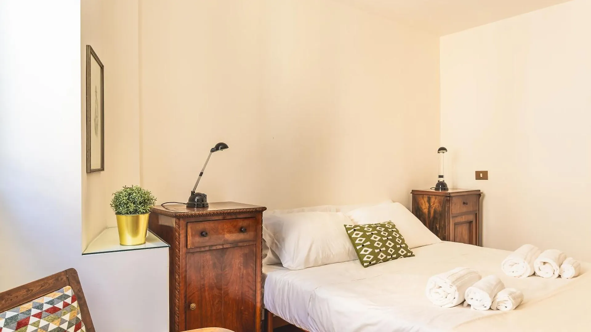 Iflat Lovely 2 Bedroom Apartment In Rione Monti Rome