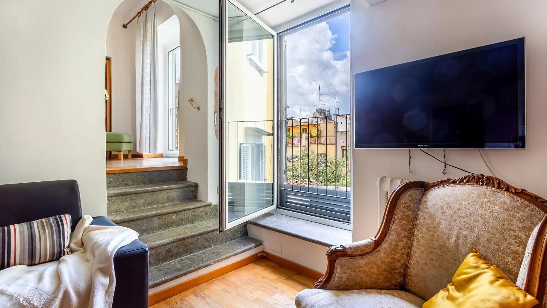 Iflat Lovely 2 Bedroom Apartment In Rione Monti Rome
