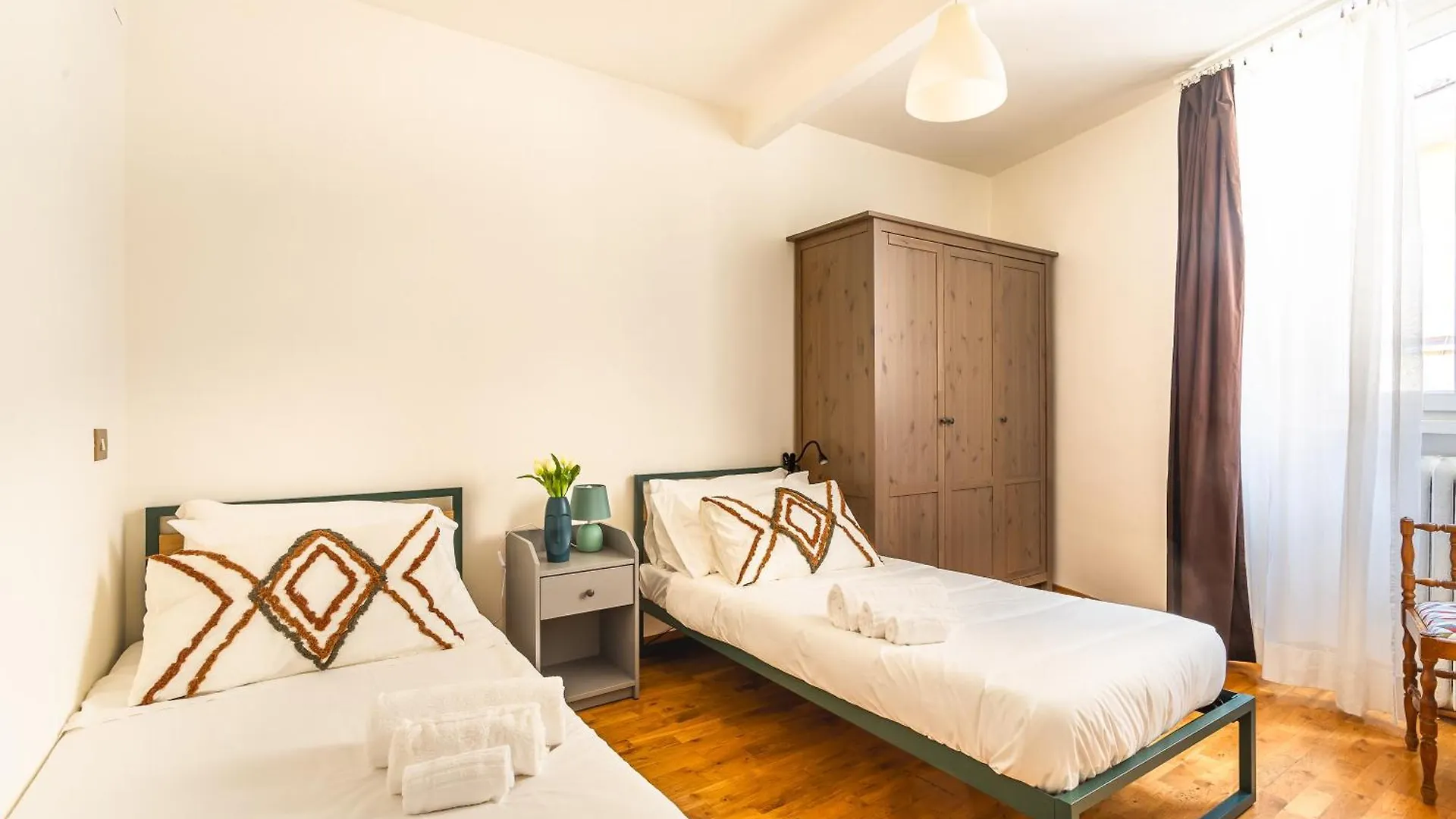 Iflat Lovely 2 Bedroom Apartment In Rione Monti Rome