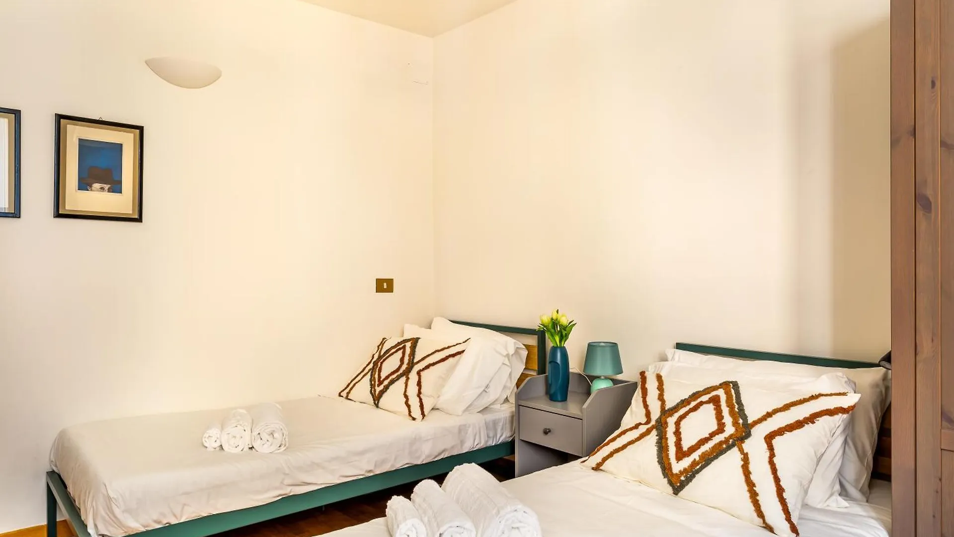 Iflat Lovely 2 Bedroom Apartment In Rione Monti Rome Italy