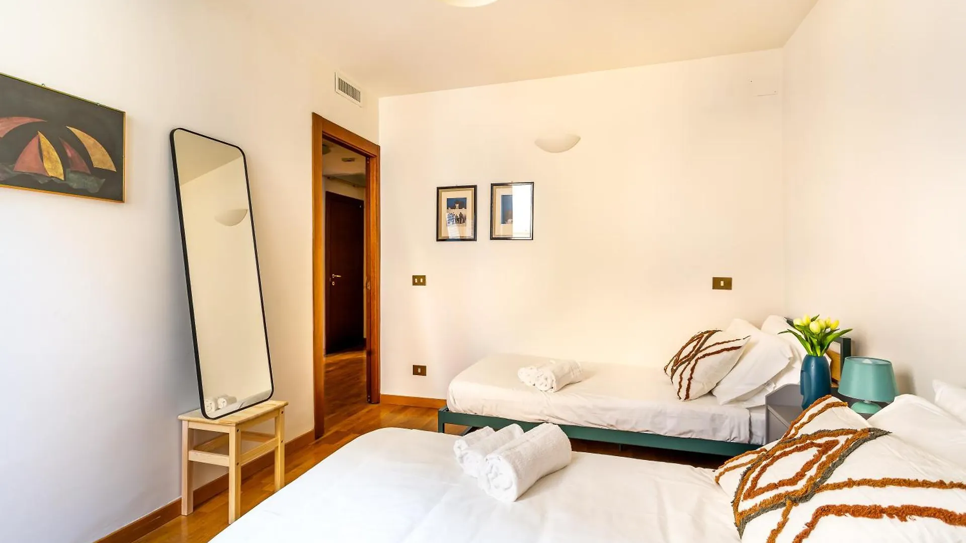 Iflat Lovely 2 Bedroom Apartment In Rione Monti Rome
