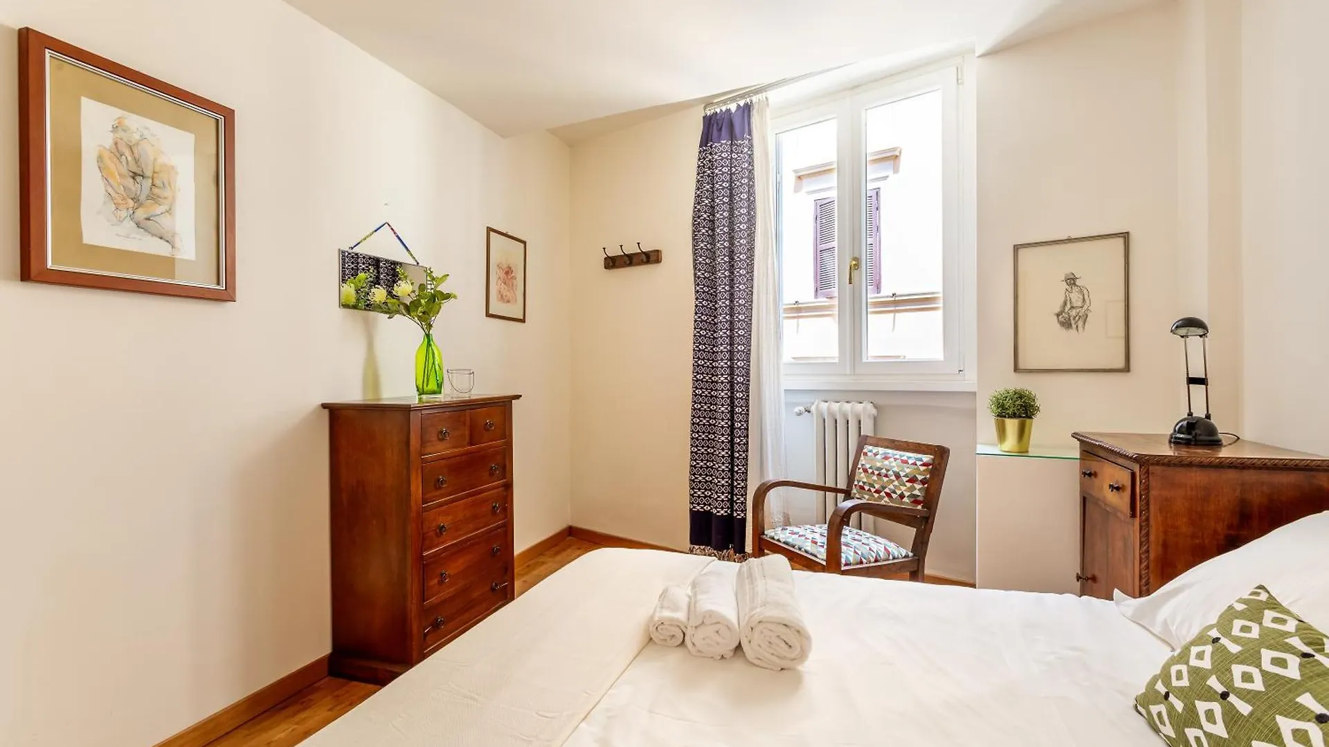 Iflat Lovely 2 Bedroom Apartment In Rione Monti Rome