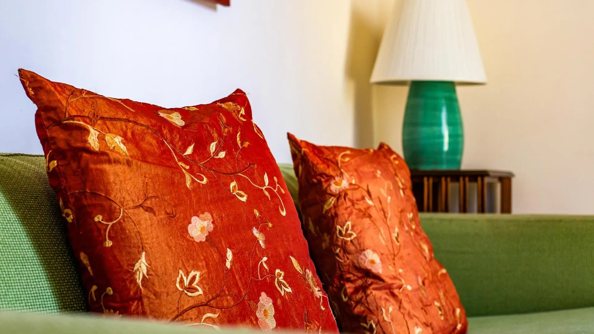 Iflat Lovely 2 Bedroom Apartment In Rione Monti Rome Italy