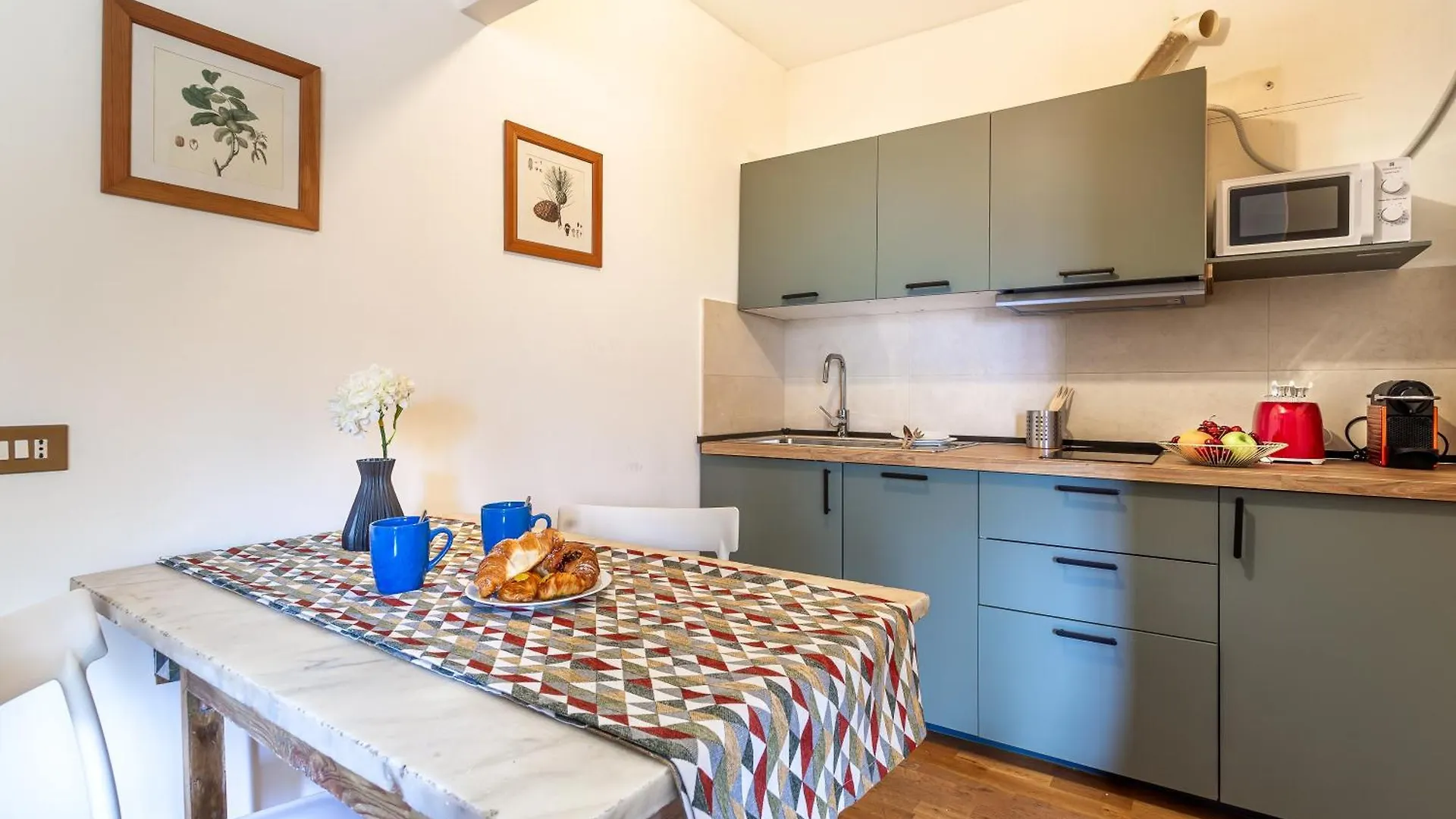 Iflat Lovely 2 Bedroom Apartment In Rione Monti Rome