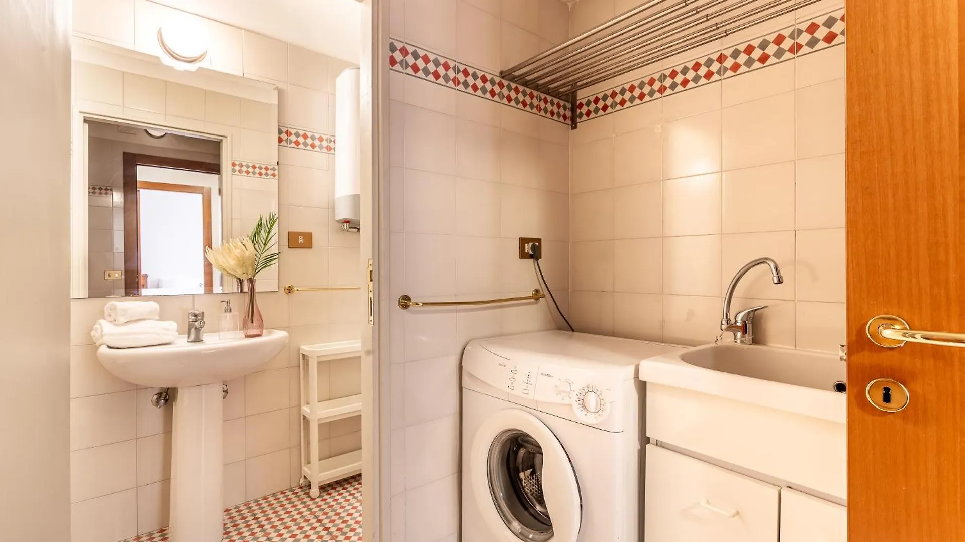 Iflat Lovely 2 Bedroom Apartment In Rione Monti Rome