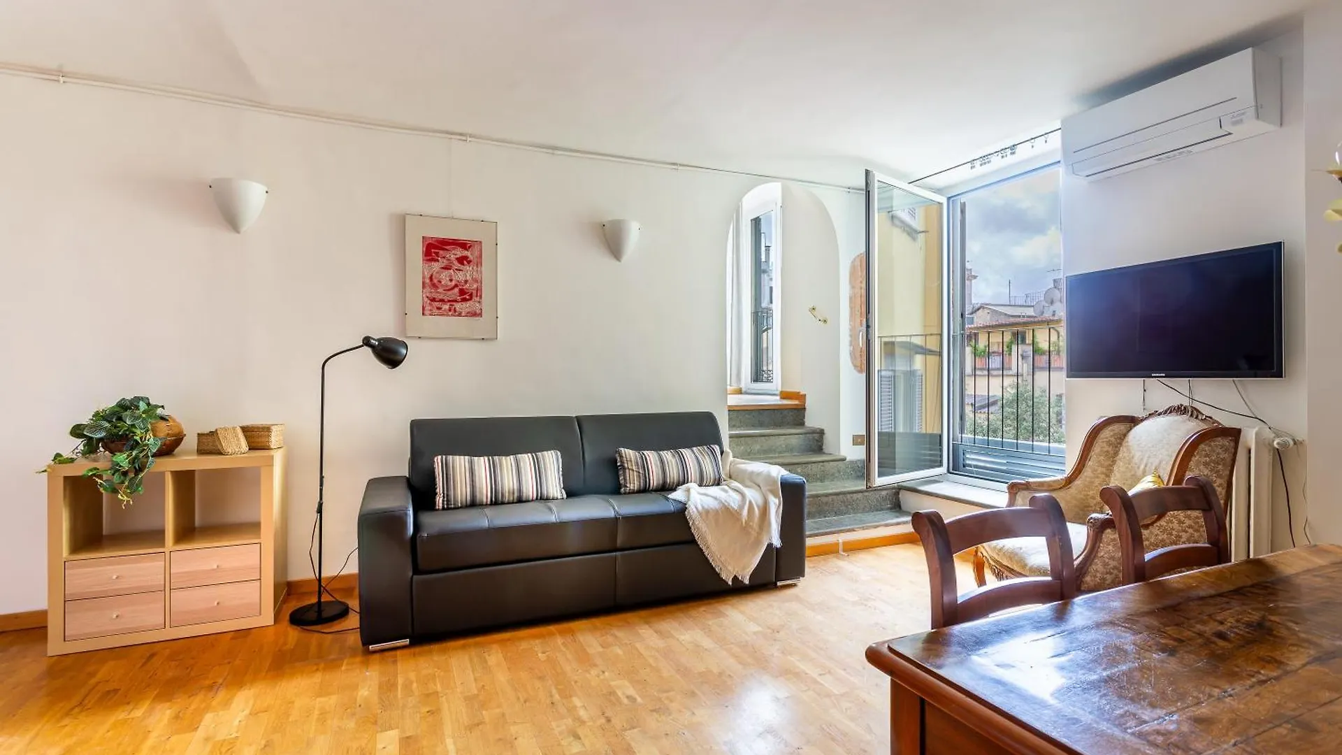 Iflat Lovely 2 Bedroom Apartment In Rione Monti Rome