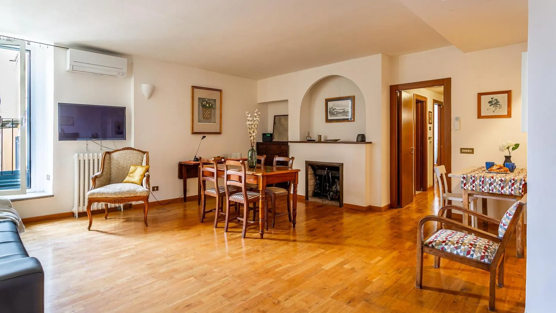 Iflat Lovely 2 Bedroom Apartment In Rione Monti Rome Italy
