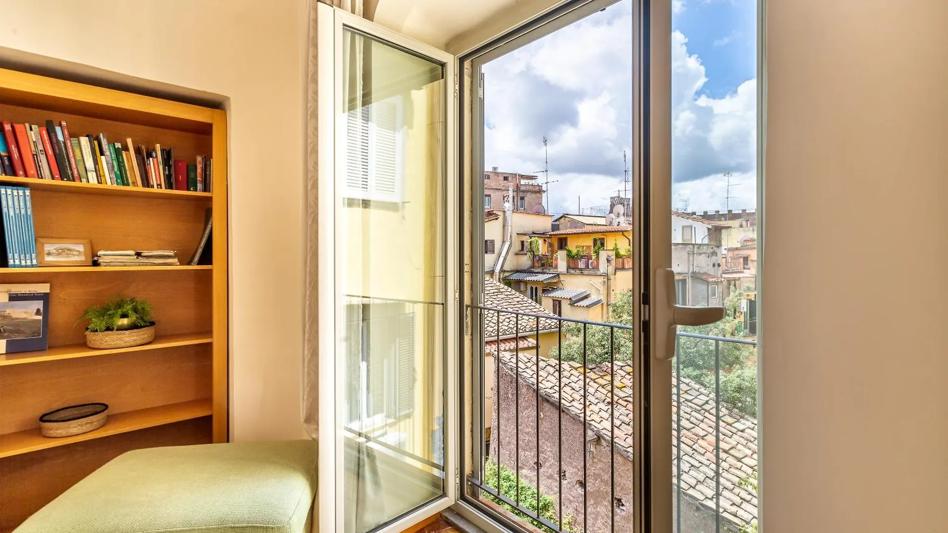 Iflat Lovely 2 Bedroom Apartment In Rione Monti Rome