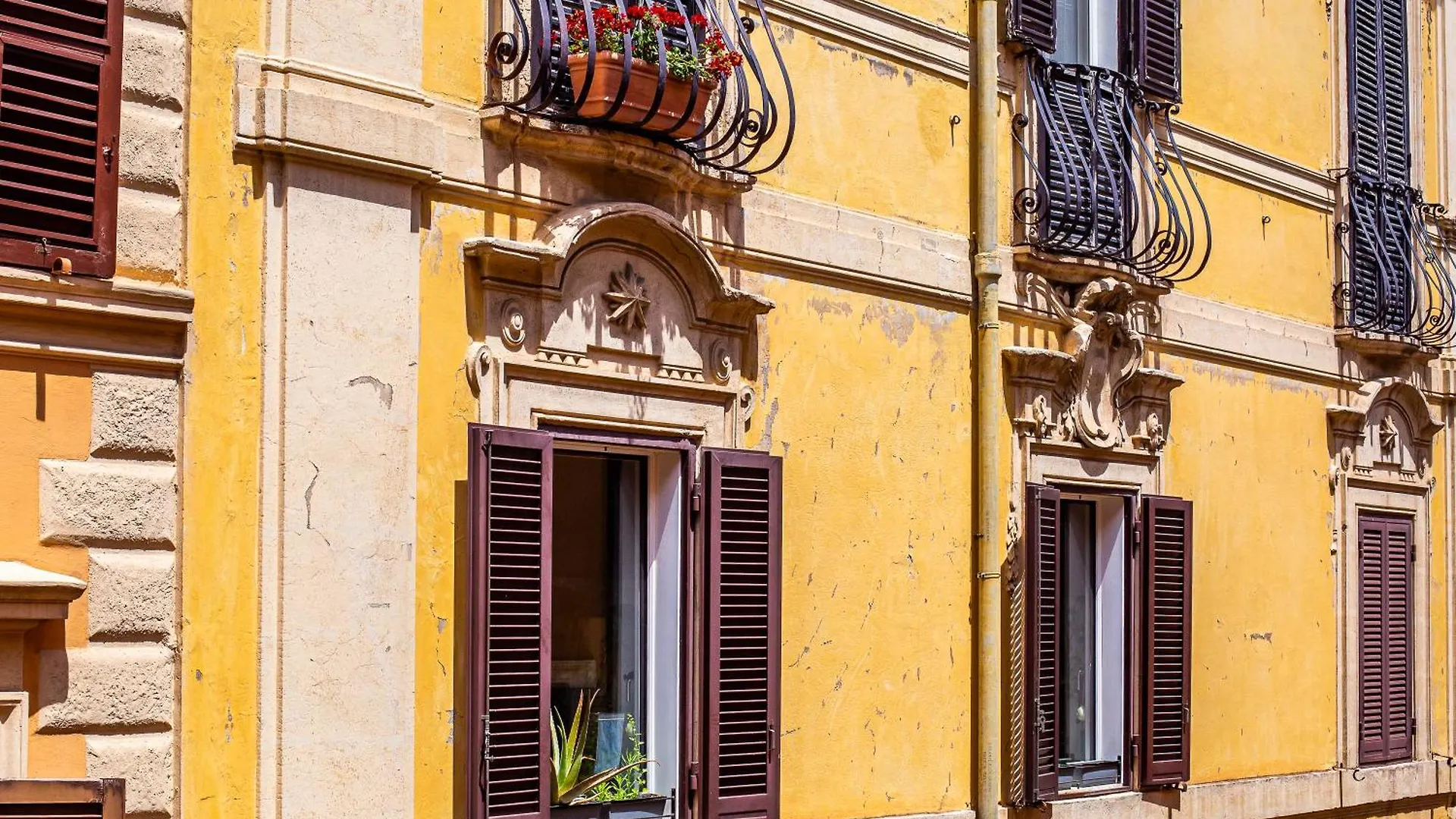 Iflat Lovely 2 Bedroom Apartment In Rione Monti Rome