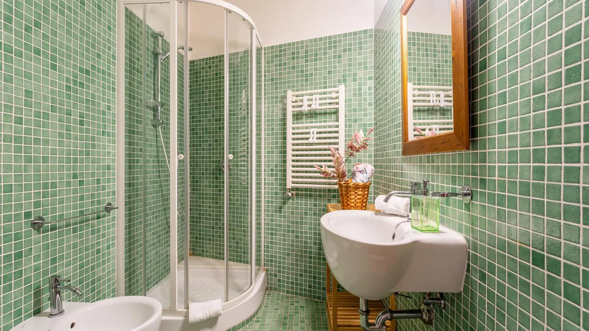 Iflat Lovely 2 Bedroom Apartment In Rione Monti Rome